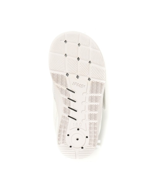 IFME（イフミー）の「SCHOOL｜IFME 息するソール上履きフレキシブルソールワンベルトタイプ（スリッポン・キッズ・ホワイト/ネイビー/レッド・18.5cm/17.0cm/17.5cm/19.5cm/19.0cm/15.0cm/16.0cm/20.5cm/20.0cm/15.5cm/16.5cm/21.0cm/18.0cm/21.5cm/23.5cm/22.5cm/22.0cm/24.0cm/23.0cm）」の21枚目の写真