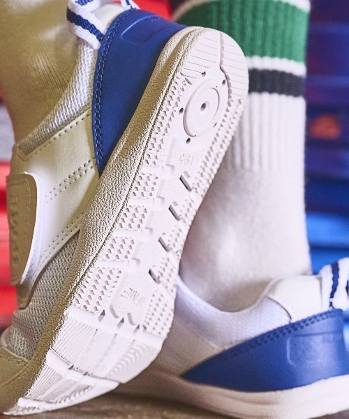 IFME（イフミー）の「SCHOOL｜IFME 息するソール上履きフレキシブルソールワンベルトタイプ（スリッポン・キッズ・ホワイト/ネイビー/レッド・18.5cm/17.0cm/17.5cm/19.5cm/19.0cm/15.0cm/16.0cm/20.5cm/20.0cm/15.5cm/16.5cm/21.0cm/18.0cm/21.5cm/23.5cm/22.5cm/22.0cm/24.0cm/23.0cm）」の4枚目の写真