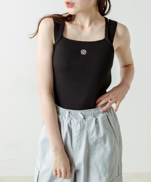 OLIVE des OLIVE(オリーブデオリーブ)の「刺繍ワンポイントニットタンクトップ(タンクトップ・レディース・ブラック/オフホワイト/ピンク・FREE)」の3枚目の写真