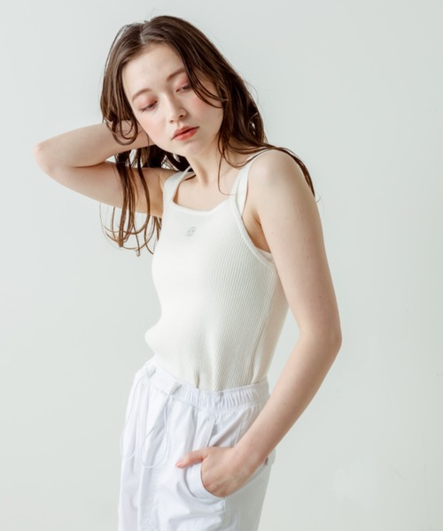 OLIVE des OLIVE(オリーブデオリーブ)の「刺繍ワンポイントニットタンクトップ(タンクトップ・レディース・ブラック/オフホワイト/ピンク・FREE)」の5枚目の写真