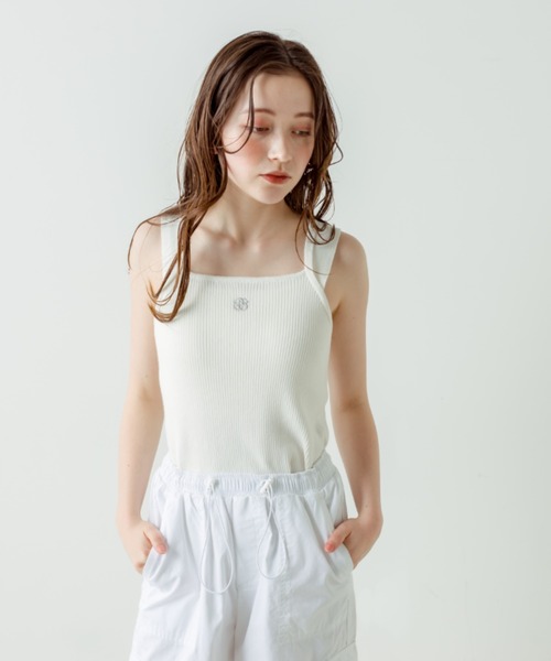 OLIVE des OLIVE(オリーブデオリーブ)の「刺繍ワンポイントニットタンクトップ(タンクトップ・レディース・ブラック/オフホワイト/ピンク・FREE)」の4枚目の写真
