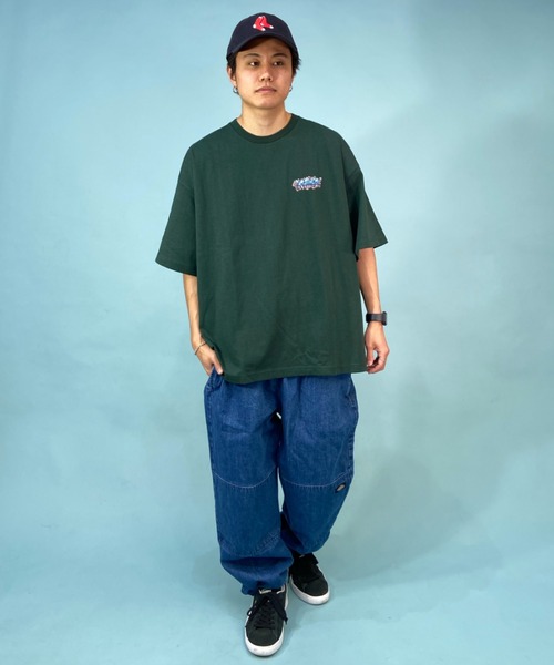 DC(ディーシー)の「【ムラサキスポーツ別注】DC/ディーシー×Takeee8コラボモデル オーバーサイズTシャツ バックプリント グラフィックTee/クルーネック ヘビーウェイト DST232050(Tシャツ/カットソー・メンズ・グリーン/ブラック/ホワイト・M/L/XL)」の19枚目の写真