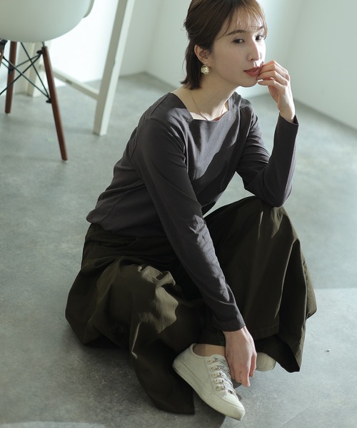 ElegChic(エレグシック)の「コットンスクエアネックプルオーバー(Tシャツ/カットソー・レディース・グレイッシュベージュ/モカ/ブラック/オフホワイト/チャコールグレー・3L/5L/L)」の3枚目の写真