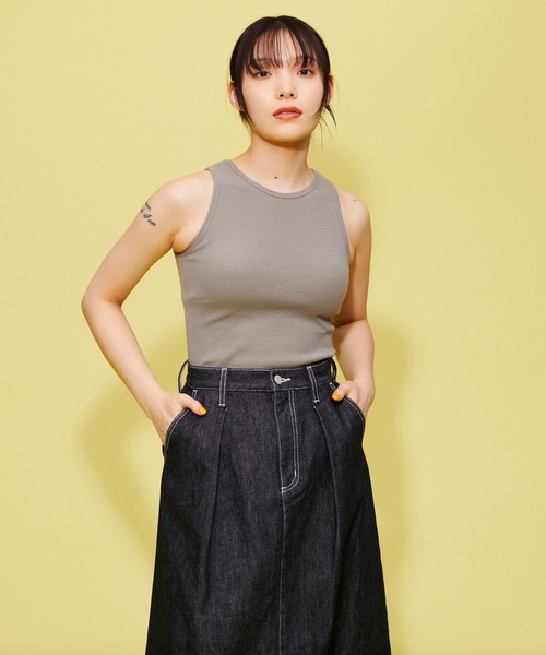 FOREVER 21（フォーエバー トゥエンティーワン）の「【BASIC】カップ付きアメスリタンク（タンクトップ・レディース・ブラック/オフホワイト/グレー・MEDIUM/SMALL）」の14枚目の写真