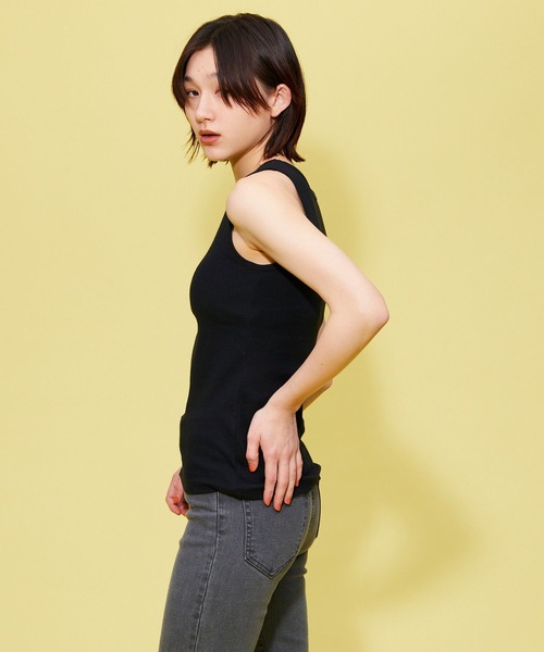 FOREVER 21（フォーエバー トゥエンティーワン）の「【BASIC】カップ付きアメスリタンク（タンクトップ・レディース・ブラック/オフホワイト/グレー・MEDIUM/SMALL）」の12枚目の写真