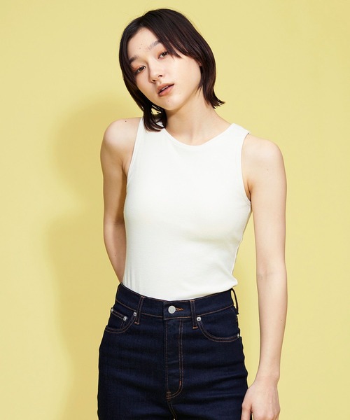 FOREVER 21（フォーエバー トゥエンティーワン）の「【BASIC】カップ付きアメスリタンク（タンクトップ・レディース・ブラック/オフホワイト/グレー・MEDIUM/SMALL）」の16枚目の写真