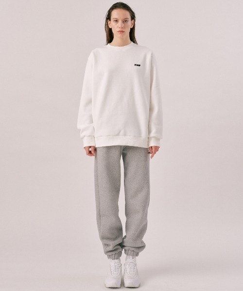 FCMM（エフシーエムエム）の「【UNISEX】CLUB ESSENTIAL SWEATSHIRT/クラブエッセンシャルスウェットシャツ（スウェット・メンズ・ワインレッド/ホワイト/ブラウン/アイボリー/ブラック/ライトグレー/ナチュラル/グレー・LARGE/X-LARGE/MEDIUM）」の9枚目の写真