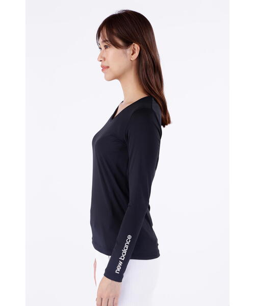 New Balance Golf（ニューバランスゴルフ）の「【new balance golf】4WAYベア天竺 Uネック インナー プルオーバー (WOMENS SPORT)（Tシャツ/カットソー・レディース・ブラック/ホワイト/グレー系その他2・MEDIUM/LARGE/SMALL）」の16枚目の写真