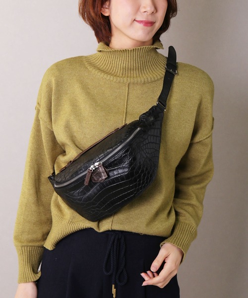 sankyo shokai(サンキョウショウカイ)の「クロコダイルレザーウエストバッグ マット加工ボディバッグ(ボディバッグ/ウエストポーチ・メンズ・ベージュ/インディゴブルー/ネイビー/ブラック系/ダークブラウン/ピンク/キャメル/ブルー/グレー/ダークグリーン/ブラック/ワイン・FREE)」の3枚目の写真
