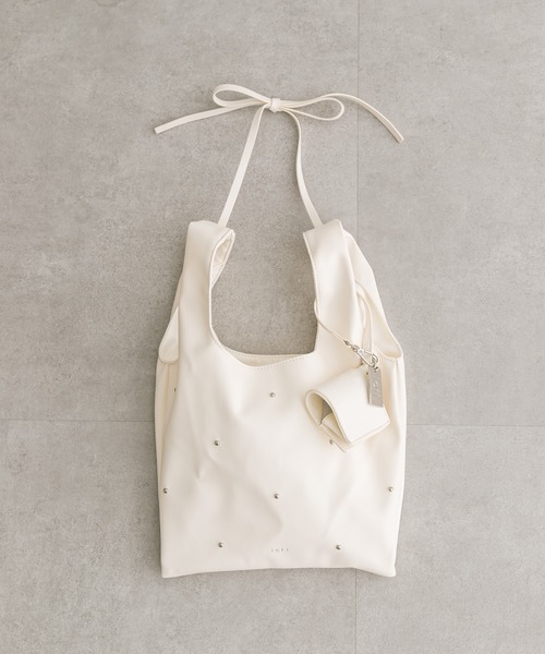 loti（ロティ）の「loti コインケース付スタッズミニトート（トートバッグ・レディース・アイボリー/ブラック・ONE SIZE）」の14枚目の写真