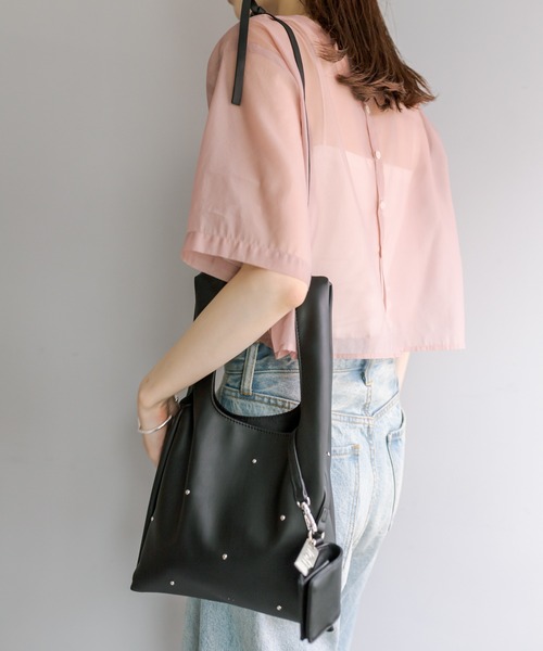 loti（ロティ）の「loti コインケース付スタッズミニトート（トートバッグ・レディース・アイボリー/ブラック・ONE SIZE）」の7枚目の写真