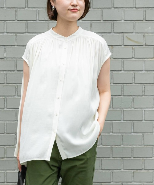 URBAN RESEARCH（アーバンリサーチ）の「2WAY割繊ギャザーブラウス（シャツ/ブラウス・レディース・グリーン/ネイビー/オフホワイト/チャコールグレー・FREE）」の8枚目の写真