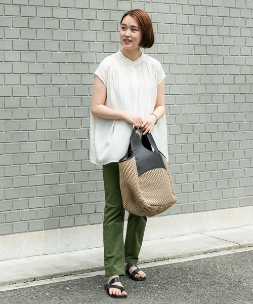 新品アーバンリサーチURBAN RESEACH LAATO2WAYブラウス URBAN RESEARCH（アーバンリサーチ）の「2WAY割繊ギャザー