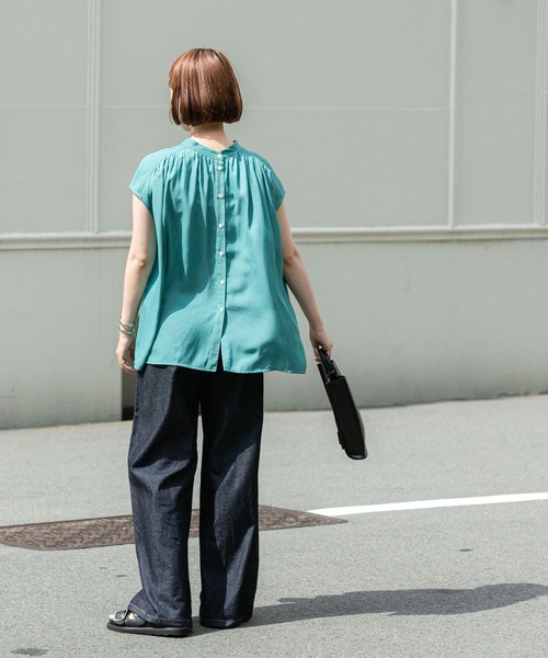 URBAN RESEARCH（アーバンリサーチ）の「2WAY割繊ギャザーブラウス（シャツ/ブラウス・レディース・グリーン/ネイビー/オフホワイト/チャコールグレー・FREE）」の20枚目の写真