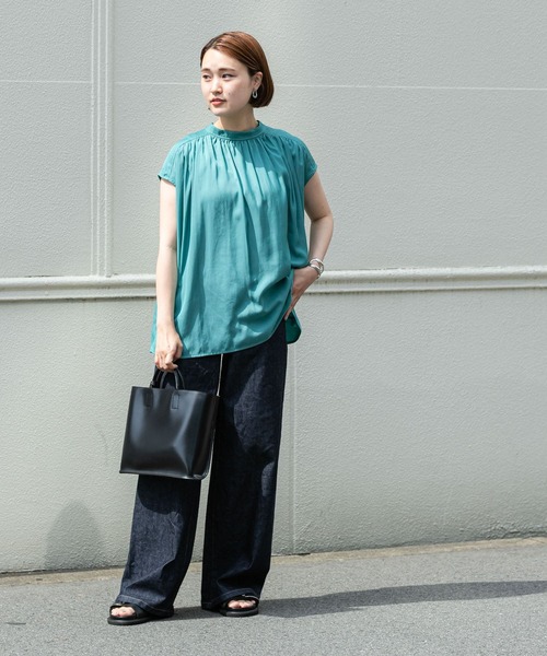 URBAN RESEARCH（アーバンリサーチ）の「2WAY割繊ギャザーブラウス（シャツ/ブラウス・レディース・グリーン/ネイビー/オフホワイト/チャコールグレー・FREE）」の22枚目の写真