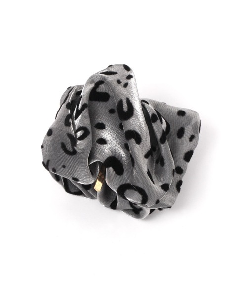 GLOBAL WORK（グローバルワーク）の「ふわふわパチパチヘアカフ/909081（バレッタ/ヘアクリップ・レディース・ホワイト/グレイッシュベージュ/ブルー/ブラック/グレー/ベージュ/ベージュ系その他/グレー系その他6/レオパード/ブラック系/その他1/グレー系その他2/ブラック系1/グリーン/オフホワイト/ダークグリーン/ホワイト系その他2/ホワイト系その他3/シルバー系その他3/ライトベージュ/グレー系その他4/ライトピンク/ホワイト系その他/ベージュ系その他3・ONE SIZE）」の12枚目の写真