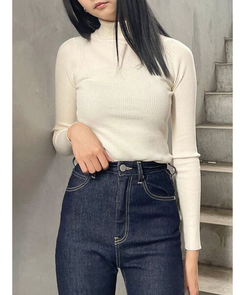 MURUA(ムルーア)の「ルーズネックミニマルタートル(ニット/セーター・レディース・ブルー/ベージュ/アイボリー/ブラック・FREE)」の2枚目の写真