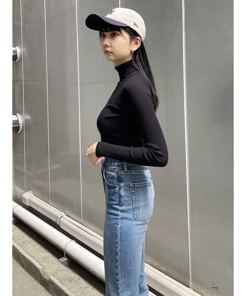 MURUA(ムルーア)の「ルーズネックミニマルタートル(ニット/セーター・レディース・ブルー/ベージュ/アイボリー/ブラック・FREE)」の9枚目の写真