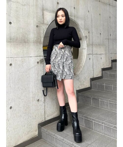 MURUA(ムルーア)の「ルーズネックミニマルタートル(ニット/セーター・レディース・ブルー/ベージュ/アイボリー/ブラック・FREE)」の11枚目の写真