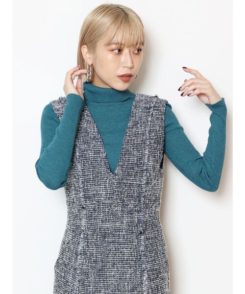 MURUA(ムルーア)の「ルーズネックミニマルタートル(ニット/セーター・レディース・ブルー/ベージュ/アイボリー/ブラック・FREE)」の16枚目の写真