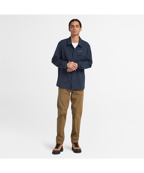 Timberland（ティンバーランド）の「メンズ ウィンドレジスタント コンフォート ストレッチ シャツ（シャツ/ブラウス・メンズ・カーキ/ダークブルー・LARGE/XX-LARGE/X-LARGE/MEDIUM/X-SMALL/SMALL）」の3枚目の写真
