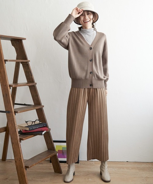 ikka（イッカ）の「Vネックカーディガン（カーディガン/ボレロ・レディース・ブラック/イエロー/グリーン/ネイビー/モカ・S/M/L）」の6枚目の写真