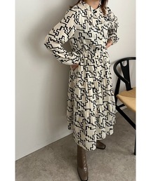 幾何学柄ワンピース