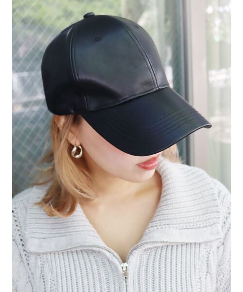 EVRIS（エヴリス）の「フェイクレザーキャップ（キャップ・レディース・ブラック/レッド・FREE）」の2枚目の写真