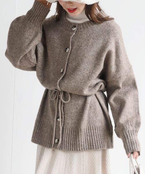 rps(アールピーエス)の「ベルト付きクルーネックミドル丈ニットカーディガン(カーディガン/ボレロ・レディース・ブラウン/ピンク/ブルー/ベージュ系その他・フリー)」の2枚目の写真