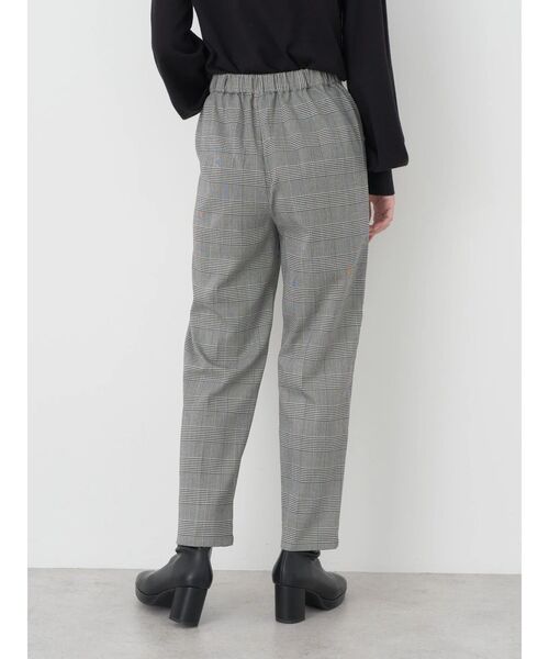 earth music&ecology(アースミュージックアンドエコロジー)の「裏起毛テーパードパンツ(その他パンツ・レディース・その他9/ブラック/ベージュ/アイボリー/ブラウン系その他4・L/S/M)」の9枚目の写真