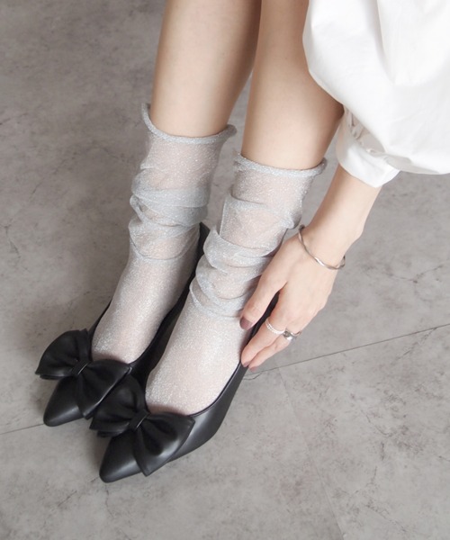 VIVIAN(ヴィヴィアン)の「リボン付きポインテッドトゥパンプス 結婚式 二次会 パーティー フォーマル オケージョン(パンプス・レディース・ブラック/シルバー/アイボリー/ブロンズ/グリーン/クリアブラック/シルバー系その他/ストーン/ワンウォッシュ/レッド系その他/その他3/ライトブラック・S/M/L/LL)」の22枚目の写真