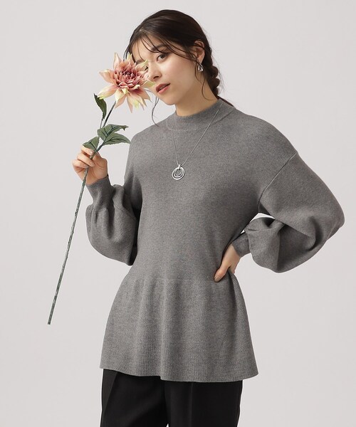 DRESKIP（ドレスキップ）の「◆【体型カバー】大人な美しさ ペプラム プチハイネックニット（ニット/セーター・レディース・チャコールグレー/ブラック/ライトベージュ/ライトブルー・02/03/04）」の3枚目の写真