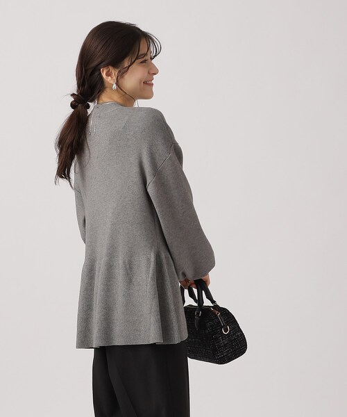 DRESKIP（ドレスキップ）の「◆【体型カバー】大人な美しさ ペプラム プチハイネックニット（ニット/セーター・レディース・チャコールグレー/ブラック/ライトベージュ/ライトブルー・02/03/04）」の14枚目の写真