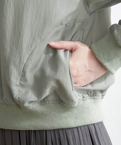 ikka（イッカ）の「シアMA-1（ブルゾン・レディース・カーキオリーブ/ベージュ/チャコールグレー・M/L/S）」の10枚目の写真