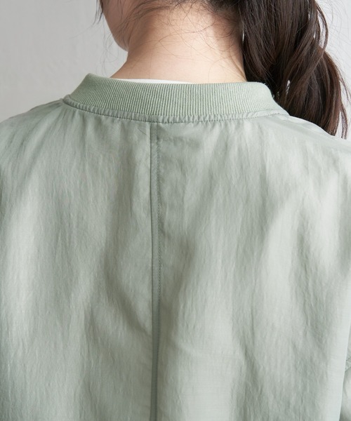 ikka（イッカ）の「シアMA-1（ブルゾン・レディース・カーキオリーブ/ベージュ/チャコールグレー・M/L/S）」の8枚目の写真