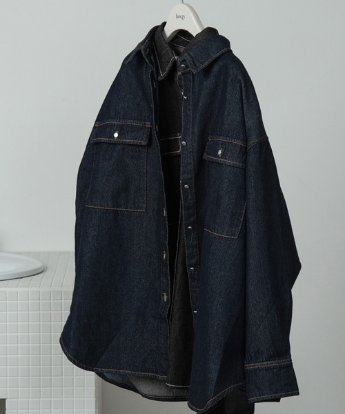 lawgy（ラウジー）の「over denim shirt jacket / オーバーデニムシャツジャケット（デニムジャケット・レディース・インディゴブルー/ブラック・FREE）」の7枚目の写真