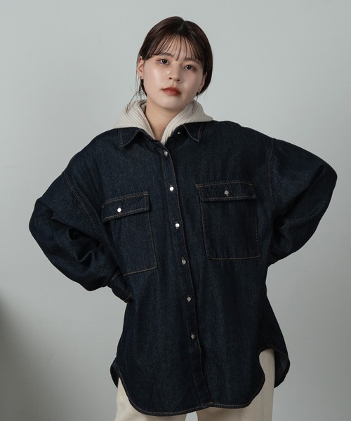 lawgy（ラウジー）の「over denim shirt jacket / オーバーデニムシャツジャケット（デニムジャケット・レディース・インディゴブルー/ブラック・FREE）」の5枚目の写真