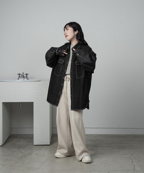 lawgy（ラウジー）の「over denim shirt jacket / オーバーデニムシャツジャケット（デニムジャケット・レディース・インディゴブルー/ブラック・FREE）」の14枚目の写真