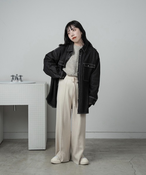 lawgy（ラウジー）の「over denim shirt jacket / オーバーデニムシャツジャケット（デニムジャケット・レディース・インディゴブルー/ブラック・FREE）」の10枚目の写真