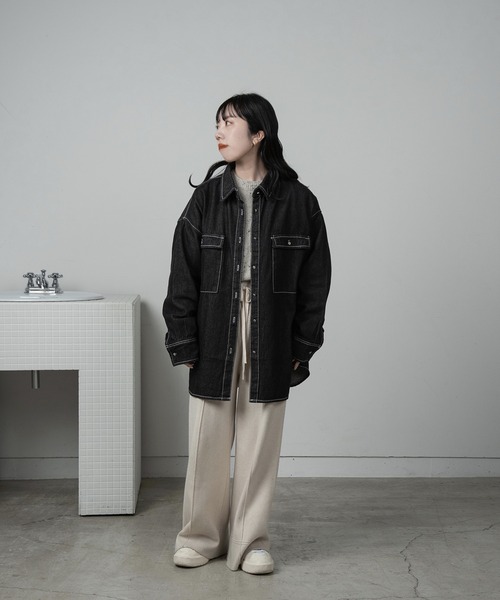 lawgy（ラウジー）の「over denim shirt jacket / オーバーデニムシャツジャケット（デニムジャケット・レディース・インディゴブルー/ブラック・FREE）」の15枚目の写真