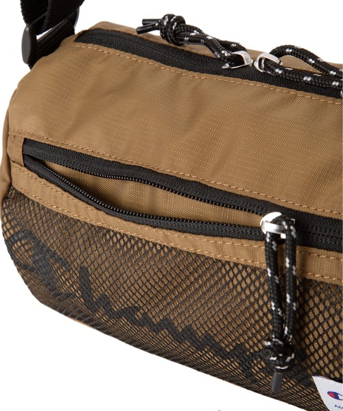 Champion(チャンピオン)の「Champion/チャンピオン ワイオミング ウエストバッグ B4サイズ No.17514(ボディバッグ/ウエストポーチ・メンズ・ブルー/ブラック/ベージュ・FREE)」の9枚目の写真