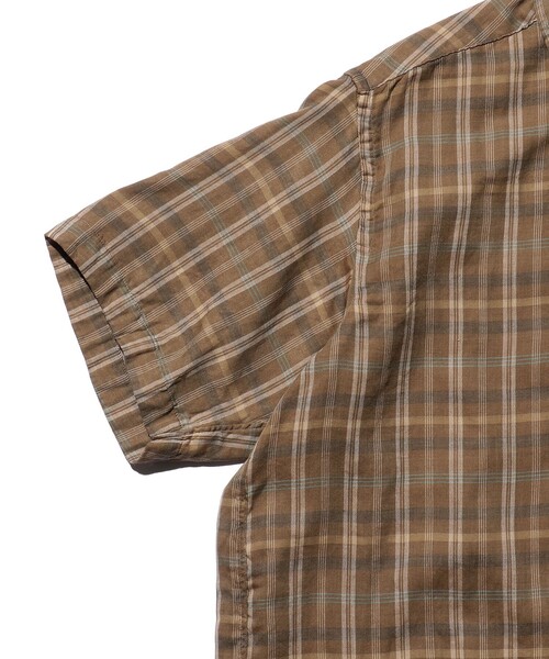 BEAMS PLUS（ビームスプラス）の「BEAMS PLUS / ギザコットン ダブルガーゼ ショートスリーブ ボタンダウン シャツ クラシックフィット（シャツ/ブラウス・メンズ・ブラウン/サックスブルー・S/M/L/XL）」の9枚目の写真