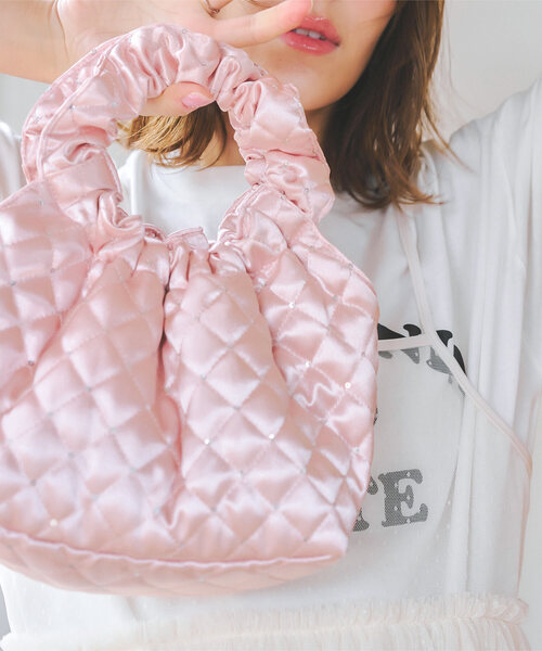 KOBE LETTUCE（コウベレタス）の「キラキラドットサテンキルティングミニバッグ（ハンドバッグ・レディース・ゴールド系その他/ホワイト/ピンク/ブラック/ブルー・FREE）」の4枚目の写真