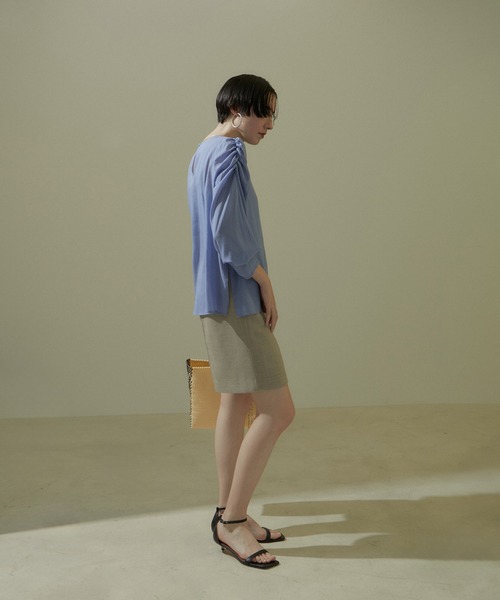 SALON adam et rope'(サロン アダム エ ロペ)の「【WEB限定】ギャザースリーブブラウス/24SS(シャツ/ブラウス・レディース・ブラック/オフホワイト/サックスブルー・FREE)」の6枚目の写真