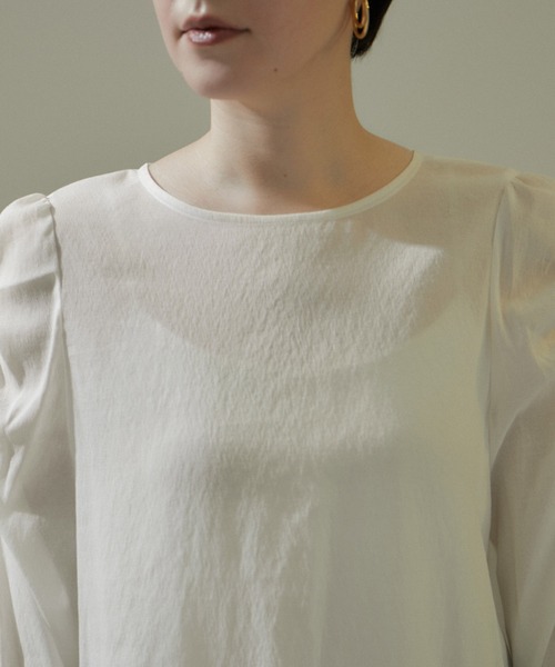 SALON adam et rope'(サロン アダム エ ロペ)の「【WEB限定】ギャザースリーブブラウス/24SS(シャツ/ブラウス・レディース・ブラック/オフホワイト/サックスブルー・FREE)」の17枚目の写真
