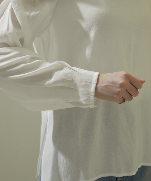 SALON adam et rope'(サロン アダム エ ロペ)の「【WEB限定】ギャザースリーブブラウス/24SS(シャツ/ブラウス・レディース・ブラック/オフホワイト/サックスブルー・FREE)」の19枚目の写真