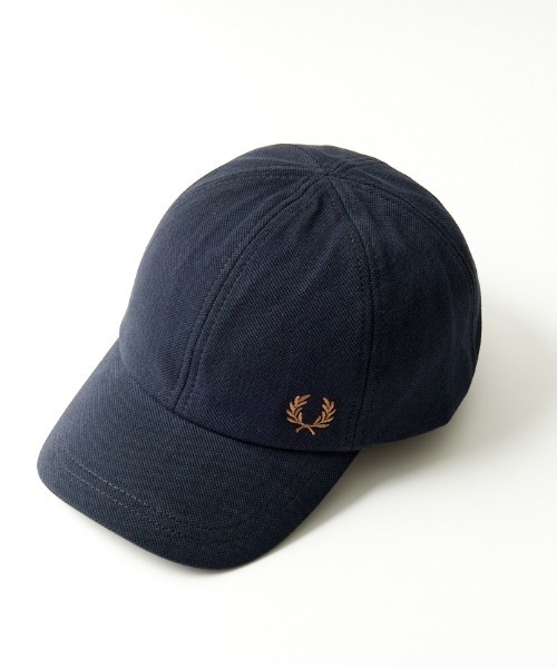 FRED PERRY（フレッドペリー）の「[FRED PERRY/フレッドペリー] ローレルリースワンポイント刺繍ロゴ キャップ（キャップ・レディース・ブラック/ネイビー・ONE SIZE）」の3枚目の写真