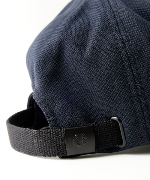 FRED PERRY（フレッドペリー）の「[FRED PERRY/フレッドペリー] ローレルリースワンポイント刺繍ロゴ キャップ（キャップ・レディース・ブラック/ネイビー・ONE SIZE）」の6枚目の写真