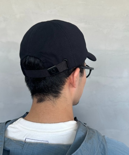 FRED PERRY（フレッドペリー）の「[FRED PERRY/フレッドペリー] ローレルリースワンポイント刺繍ロゴ キャップ（キャップ・レディース・ブラック/ネイビー・ONE SIZE）」の19枚目の写真