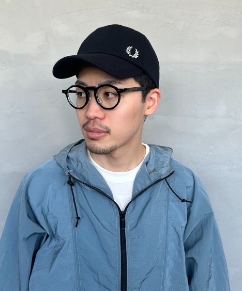 FRED PERRY（フレッドペリー）の「[FRED PERRY/フレッドペリー] ローレルリースワンポイント刺繍ロゴ キャップ（キャップ・レディース・ブラック/ネイビー・ONE SIZE）」の15枚目の写真